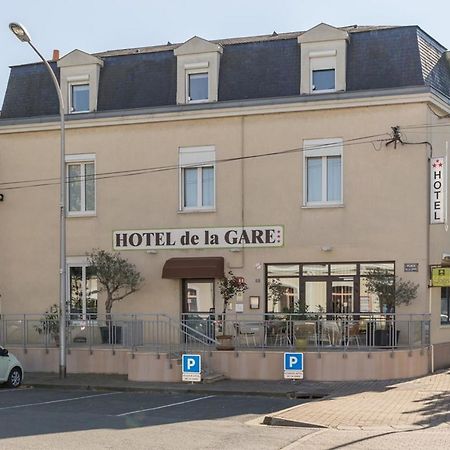Hotel De La Gare Thouars Bagian luar foto