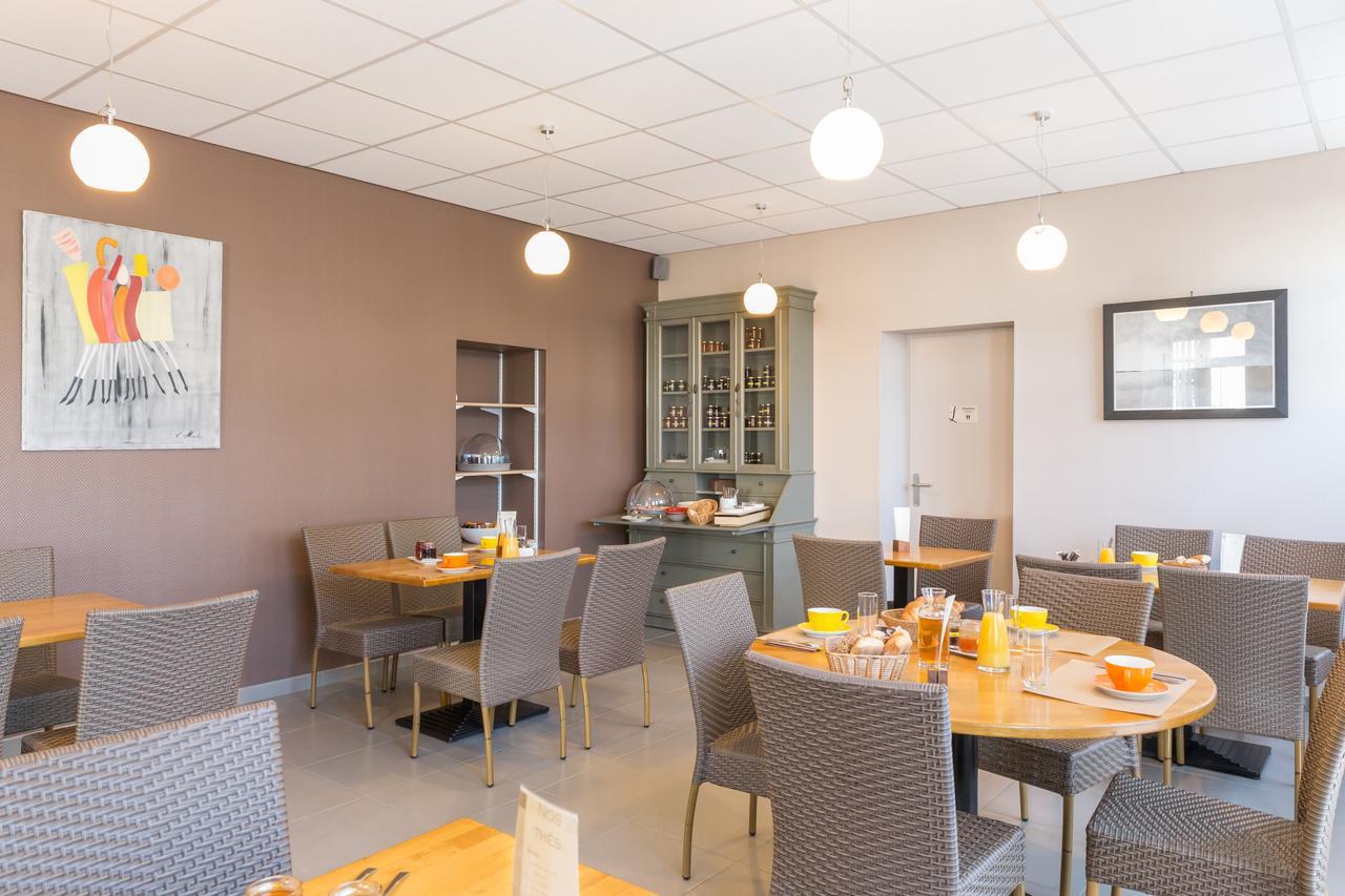 Hotel De La Gare Thouars Bagian luar foto