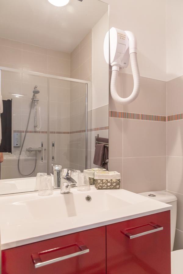 Hotel De La Gare Thouars Bagian luar foto