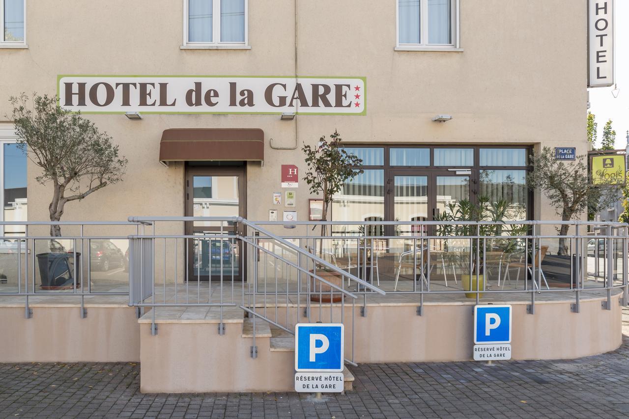 Hotel De La Gare Thouars Bagian luar foto